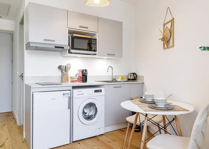 Charming Center 402 Apartment
