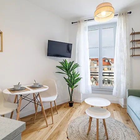 Charming Center 402 Apartment