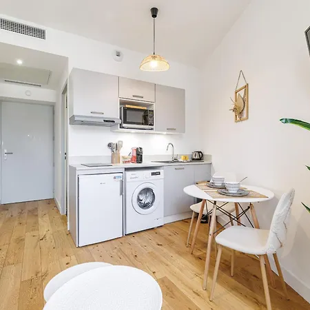 Charming Center 402 Apartment