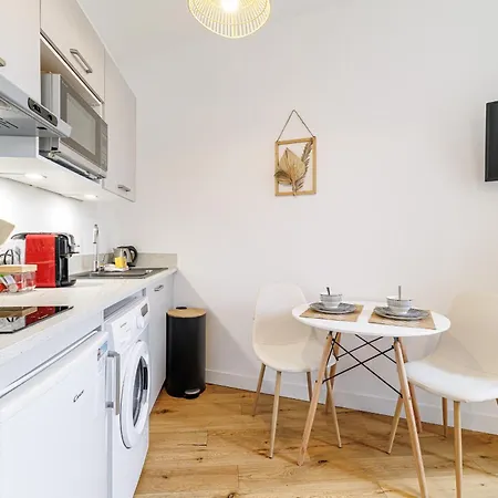 Charming Center 402 Apartment