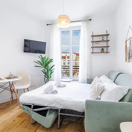Charming Center 402