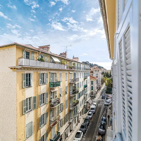 Charming Center 402 Apartment